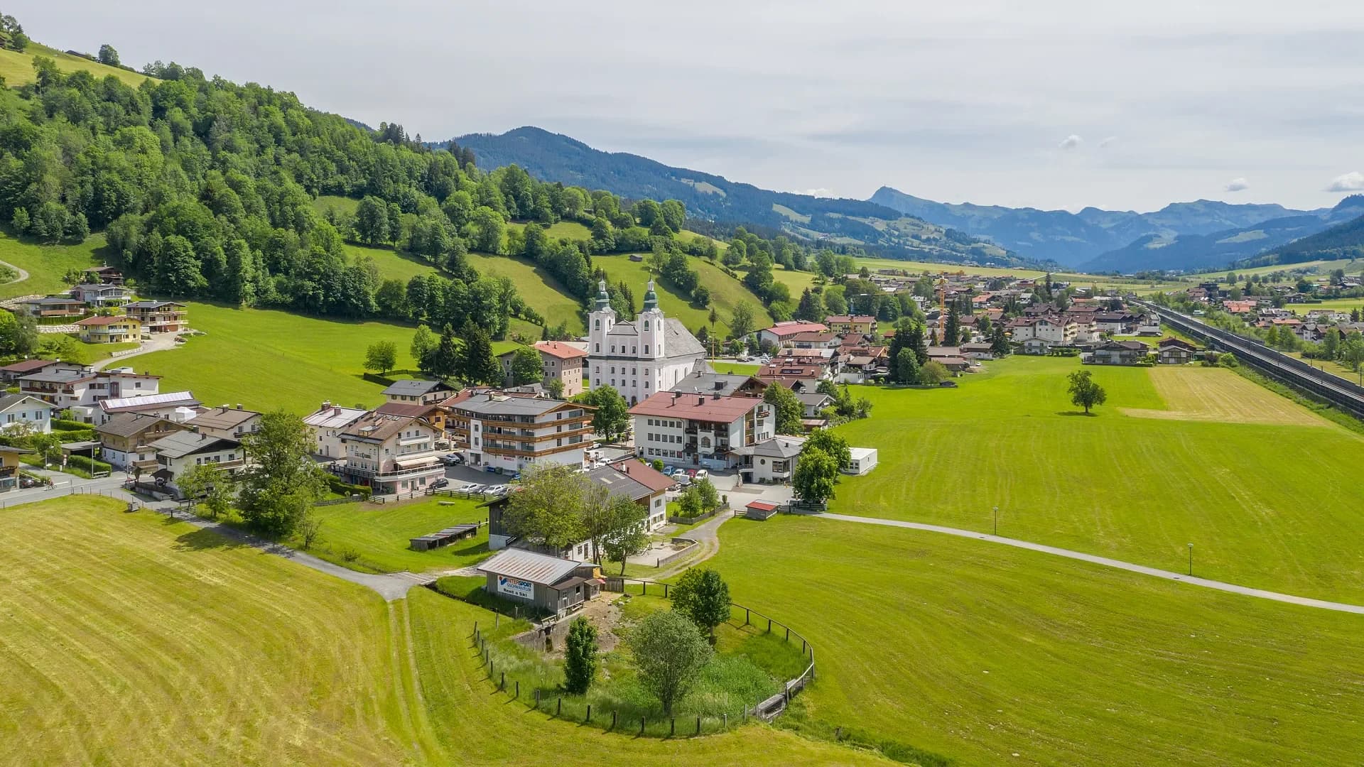 Flughafen Innsbruck nach Brixen im Thale